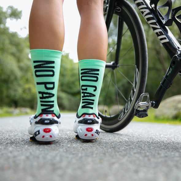 Colourful cycle socks with inspirational saying. No Pain No gain